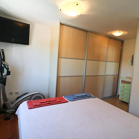 Appartement And Tudor Split