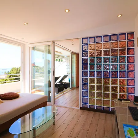 Appartement And Tudor