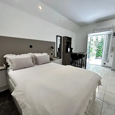 Apartamento And Tudor Split