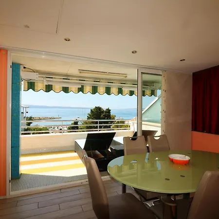 아파트 And Tudor *