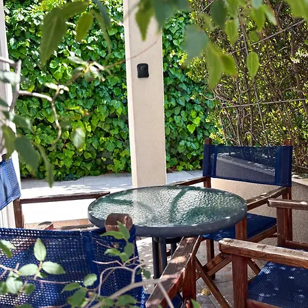 And Tudor 스플리트